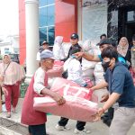 PEMKOT SALURKAN BANTUAN KORBAN BANJIR DARI KEMENSOS