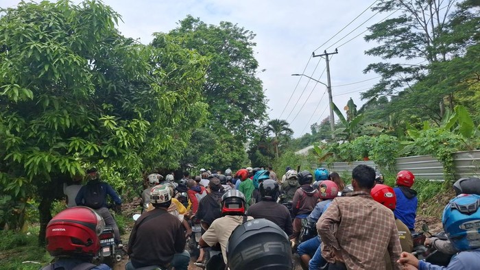 akses-menuju-wisata-pantai-di-lampung-lumpuh-karena-longsor-1756532688604_169